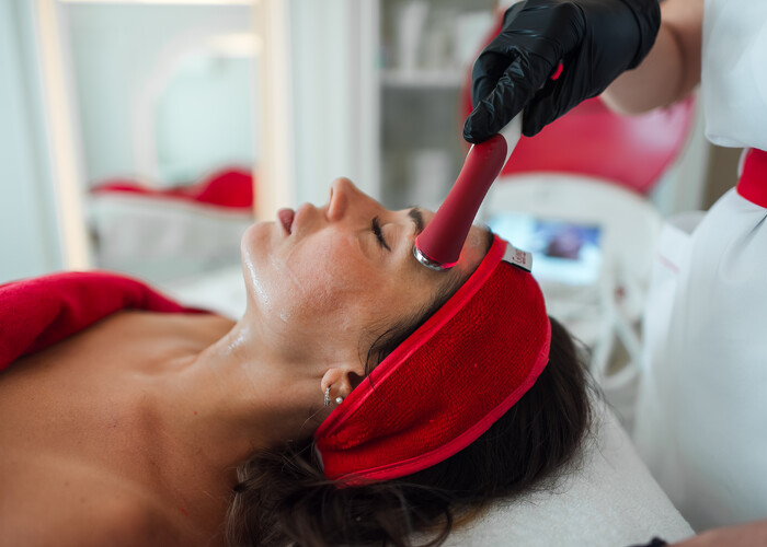 Курс из 4-х процедур на аппарате HYDRADERMIE от Французского Института Красоты GUINOT со скидкой!
